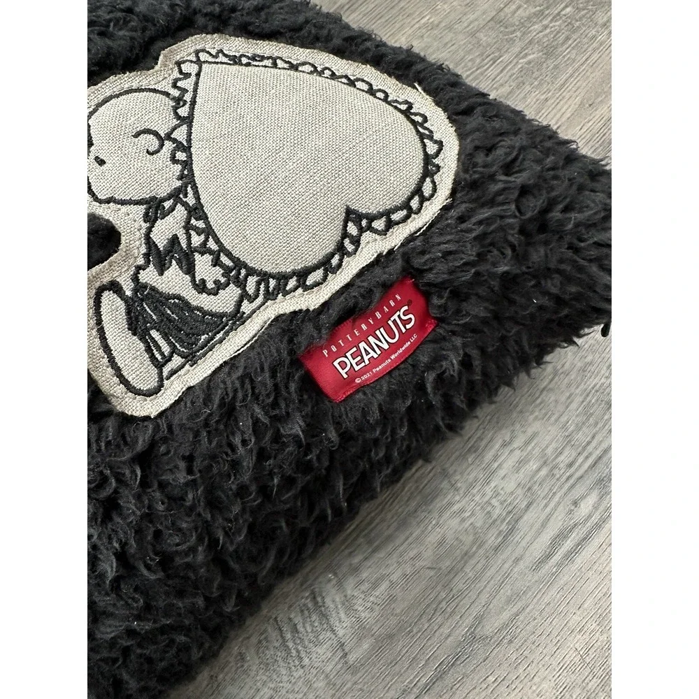 Pottery Barn Peanuts Snoopy Valentine's Day Love Pillow Charlie Brown Home Decor